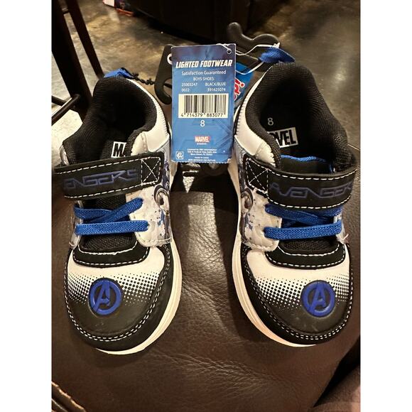 Avengers, toddler boys license sneaker shoes Size 8 Light Up - Picture 1 of 8